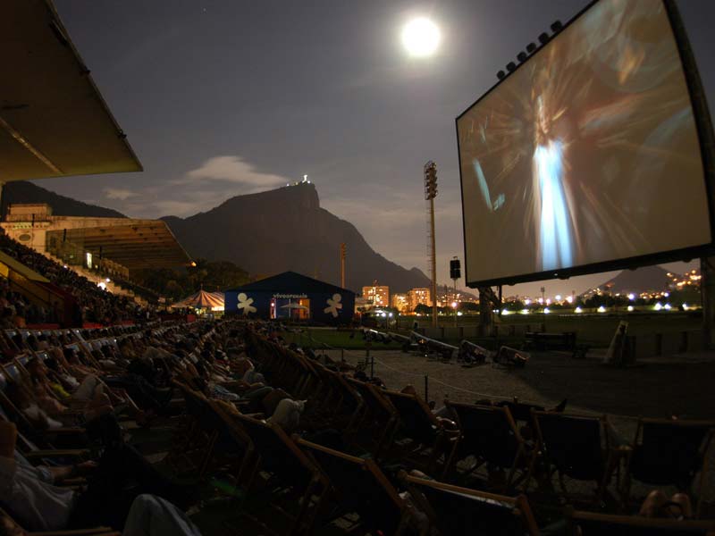Will São Paulo host the world’s largest open-air film screening in 2026?